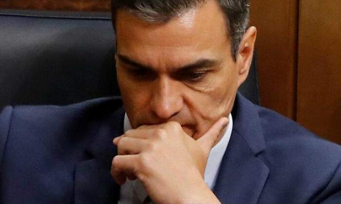 sanchez-pedro-cabeza-baja-efe.jpg