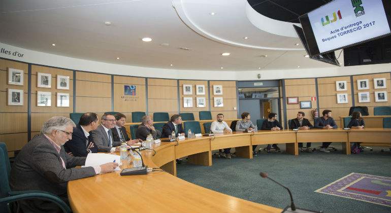 becas111111.jpg