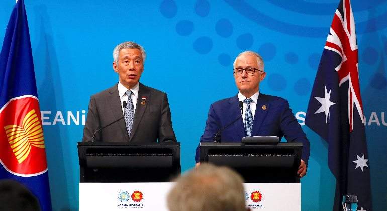 LeeHsienLoong-MalcolmTurnbull.jpg