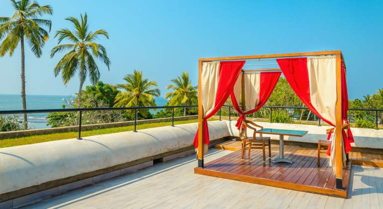 pergola-playa-recurso-dreamstime.jpg