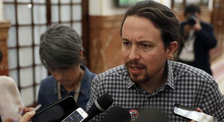 iglesias-pasillos-congreso-efe.jpg