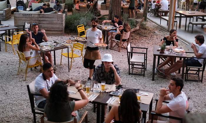 terraza-coronavirus-espana-reuters.jpg
