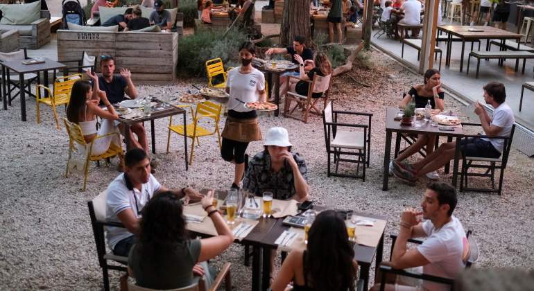 terraza-coronavirus-espana-reuters.jpg