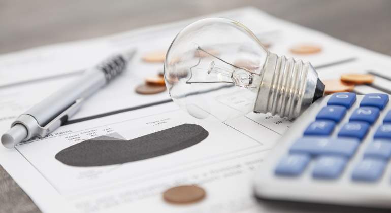 calculadora-luz-istock.jpg