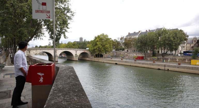 urinarios-paris-reuters.jpg