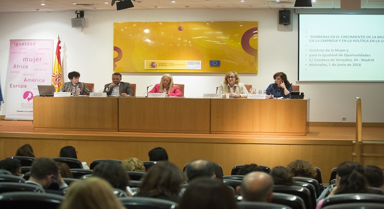 Encuentro Mujeres líderes en la empresa y en la política