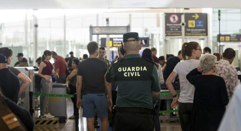 aeropuerto-prat-guardia-civil.jpg
