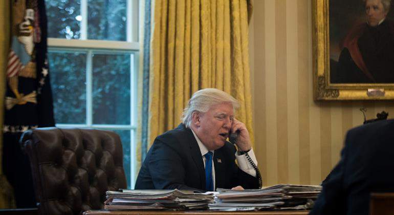 Trump-Merkel-Telefono-Getty.jpg