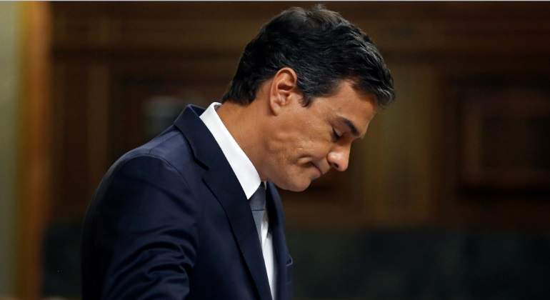 sanchez-cabizbajo-congreso-efe.jpg