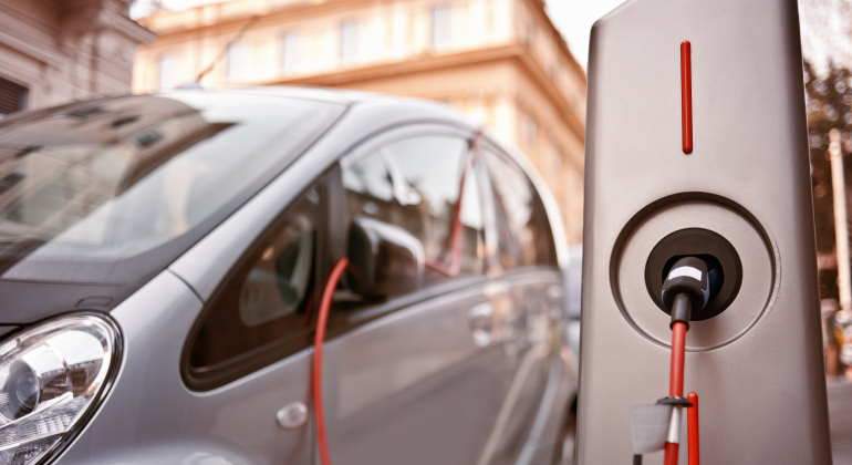 coche-hibrido-cetelem-istock.jpg