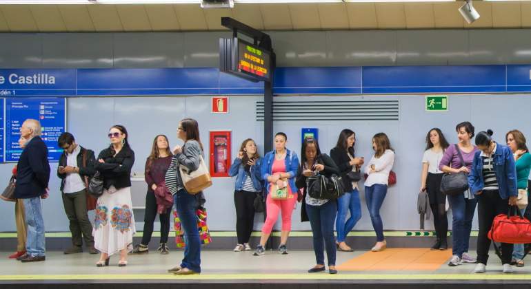 gente-metro-istock.jpg