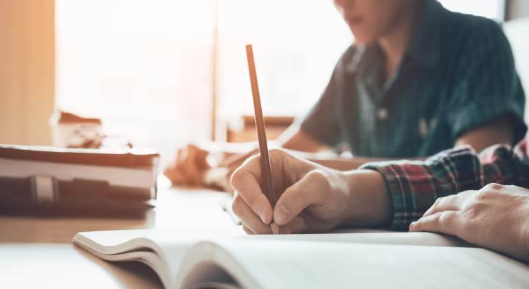 estudiante-escribiendo.jpg