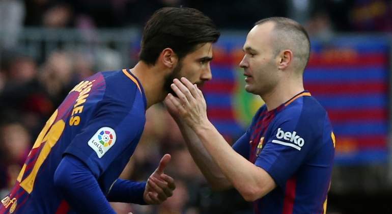 andre-gomes-iniesta-reuters.jpg