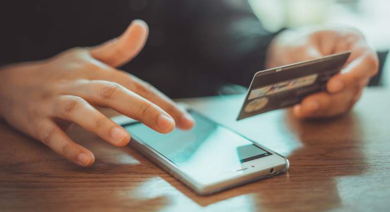 tarjeta-movil-banco-istock.jpg
