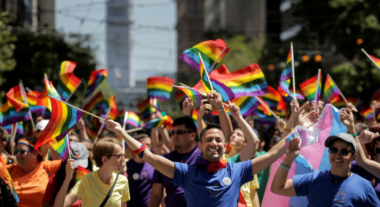 apple-pride.jpg
