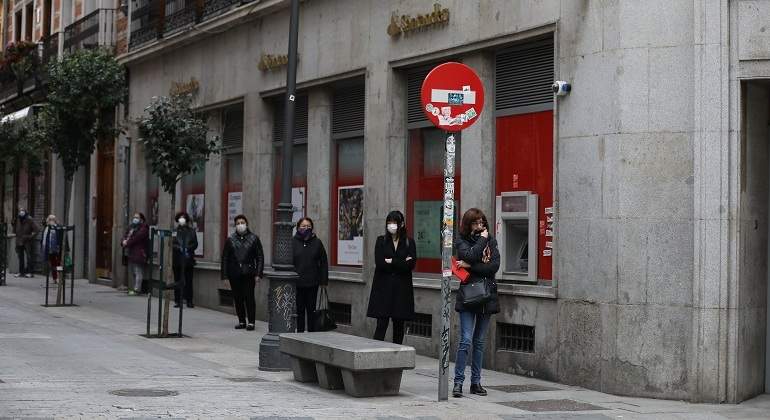 cola-banco-santander-coronavirus-ep.jpg