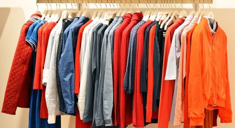 moda-percha-ropa.jpg