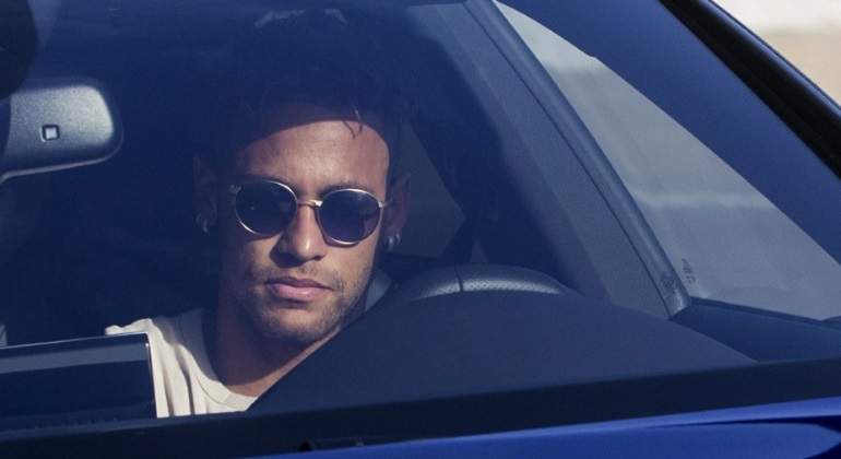 neymar-coche-azul.jpg