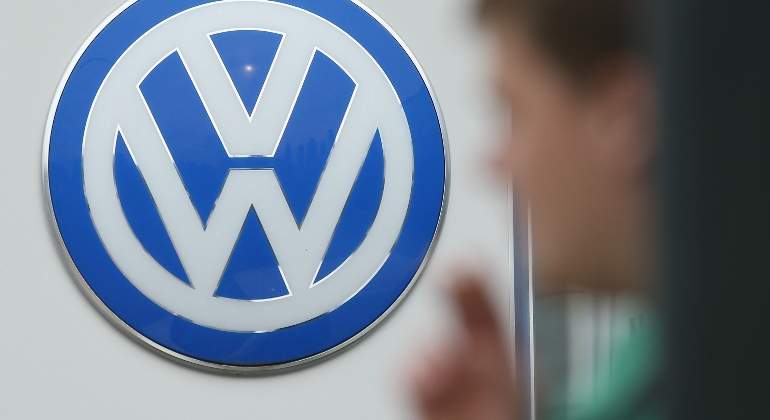 VOLKSWAGEN-logo.jpg