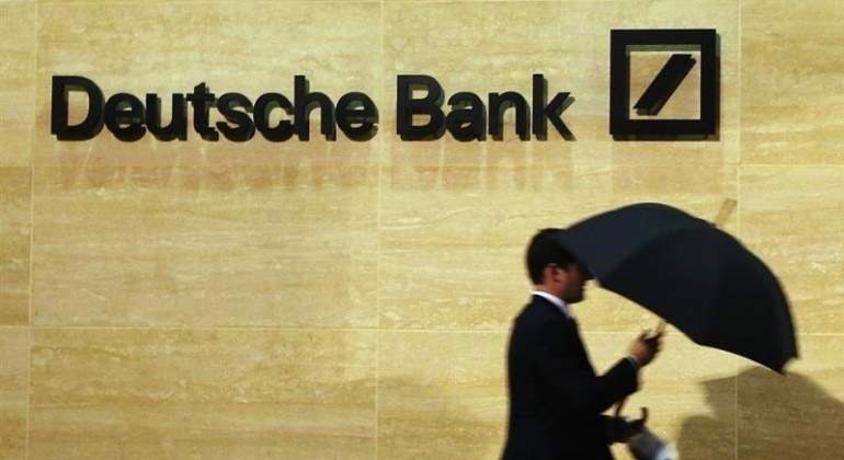 deutsche-bank-paraguas-bonita.jpg