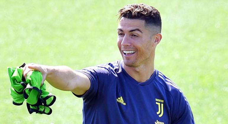 cristiano-juventus-senala-risa-efe.jpg