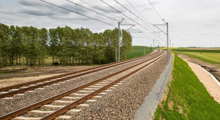 Trabajos-ferroviarios-en-la-linea-Varsovia-Gdynia-de-Polonia.jpg