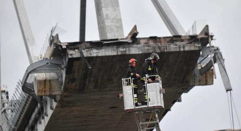 genova-bomberos-efe.jpg
