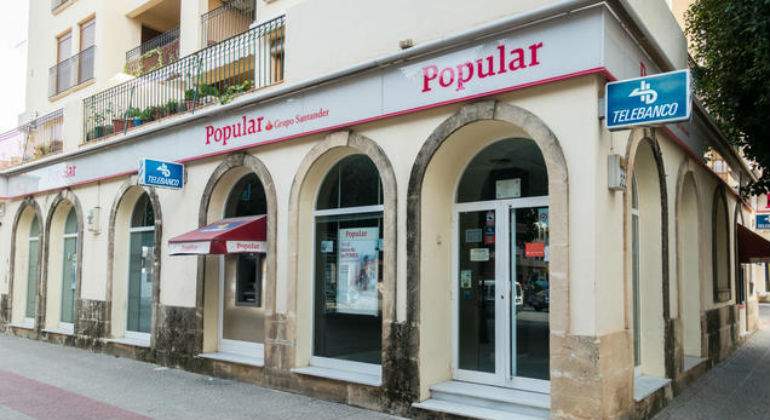 popular-sucursal-calle-alamy.jpg