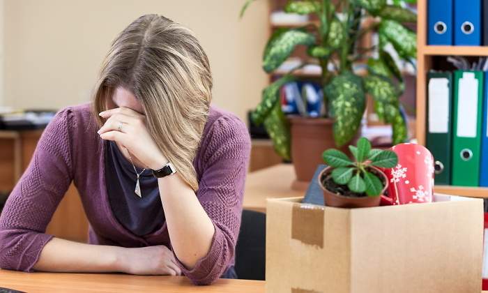 mujer-despido-caja-dreamstime.jpg