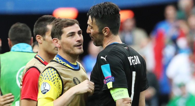 Casillas-Buffon-despedida-2016-reuters.jpg