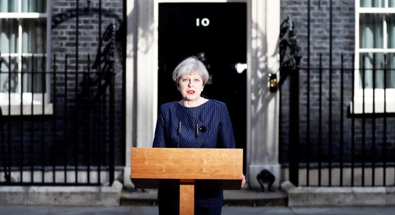 theresa-may-10-downing-street-elecciones-abril-2017-reuters.jpg