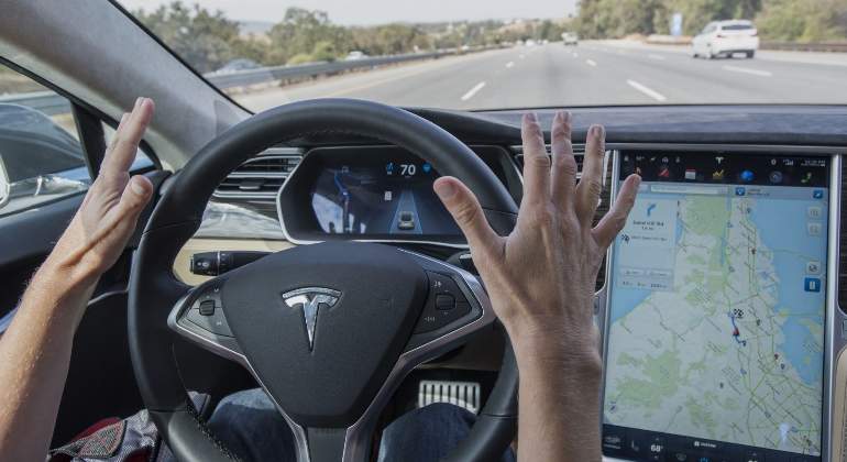 conducción-autonoma-tesla.jpg