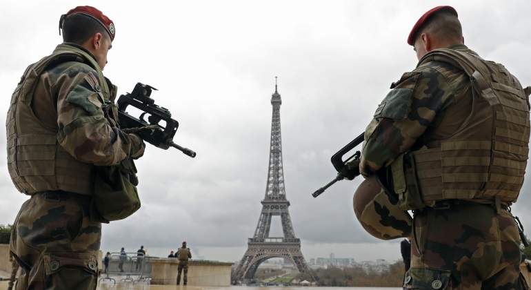 militares-torre-eiffel-reuters.jpg