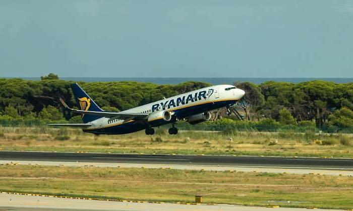 ryanair-avion-prat-barcelona-dreamstime.jpg