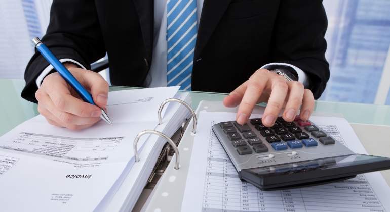 factura-calculadora-dreamstime.jpg