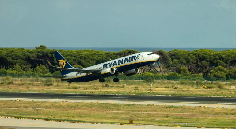 ryanair-avion-prat-barcelona-dreamstime.jpg