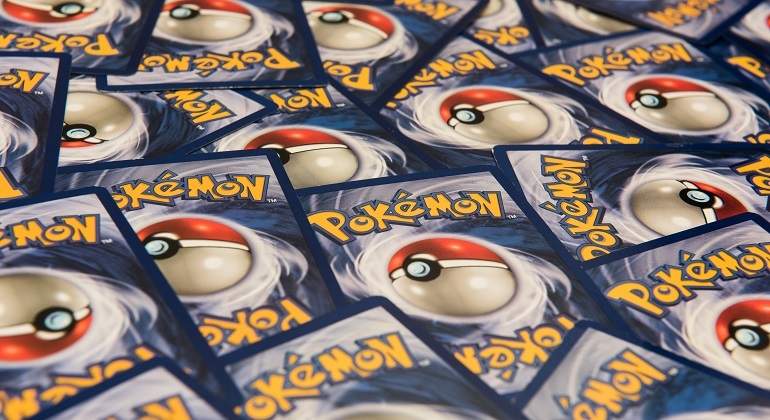 Un-gran-numero-de-cartas-Pokemon-boca-abajo-iStock.jpg