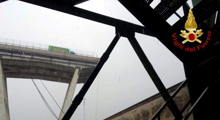 puente-desplomado-genova-bomberos-italia-reuters-770x420.jpg