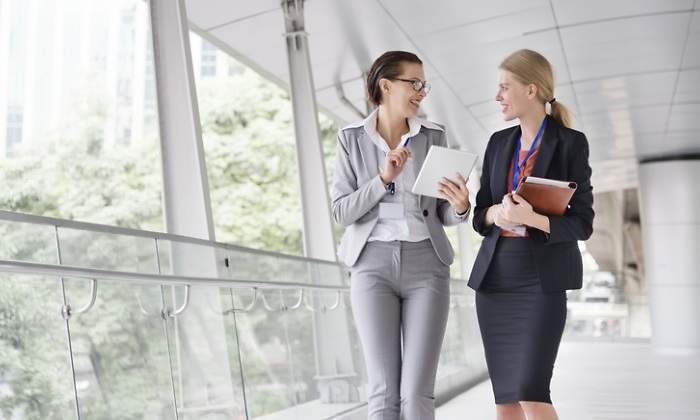 mujeres-trabajadoras-trajes-dreamstime-770x420.jpg