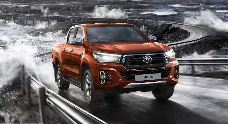 toyota-Hilux-Legend-2018-01.jpg