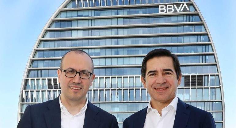 carlos-torres-y-onur-genc-bbva.jpg