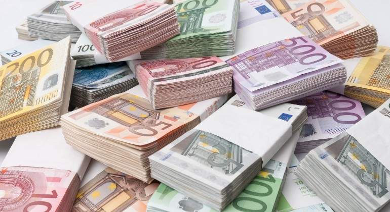 billetes-montones-istock.jpg