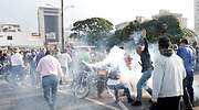 Caos en Venezuela entre militares y manifestantes después de que Guaidó llamara a un levantamiento
