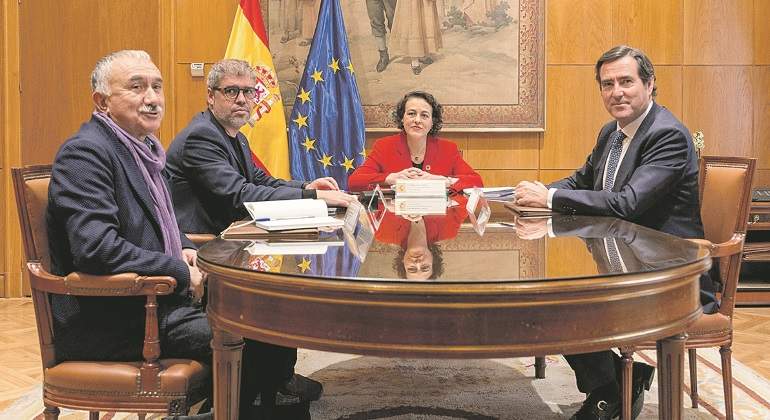 mesa-dialogo-social-magdalena-valerio-sindicatos-efe-770x420.jpg