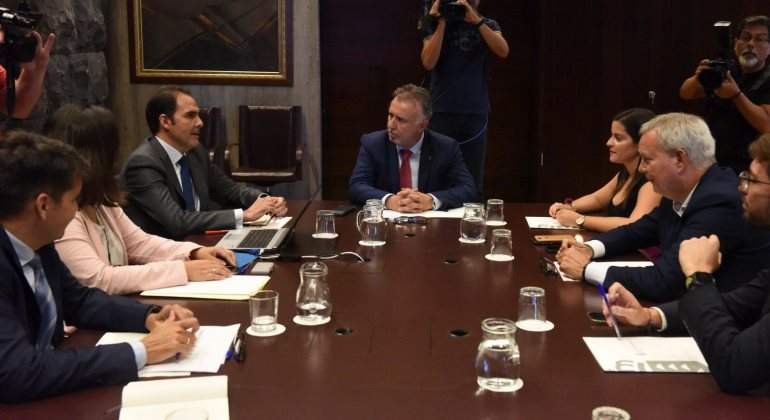 Reunin en Canarias de IAG que tiene en la ZEC sede insular de Vueling