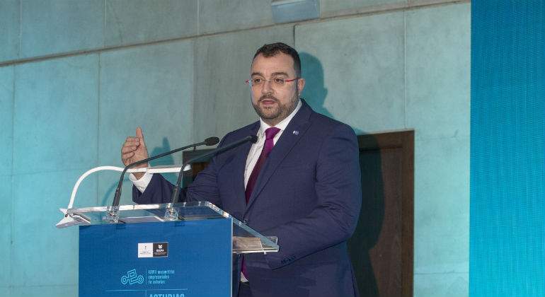 Adrian-Barbon-defini.jpg