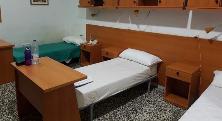 habitaciones-tres-policias-cataluna.jpg