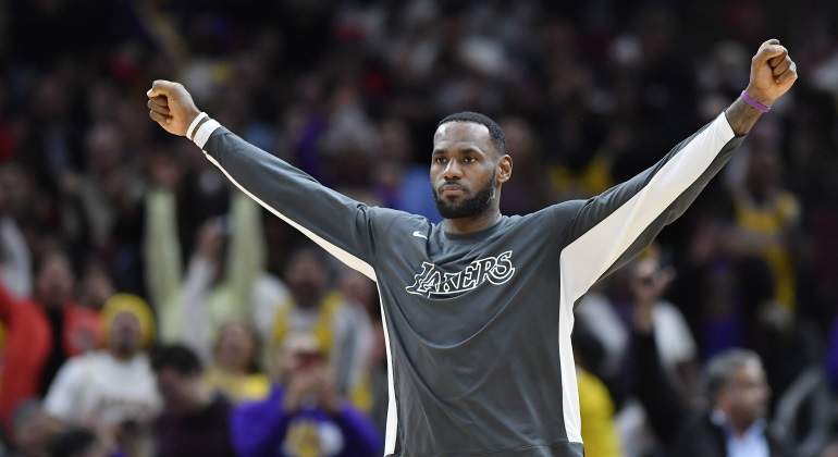 lebron-james-celebra-suplente-reuters.jpg