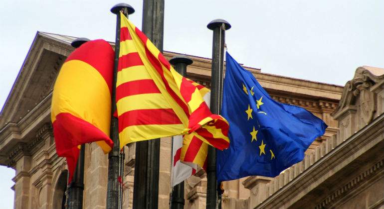 espana-cataluna-europa-banderas.jpg