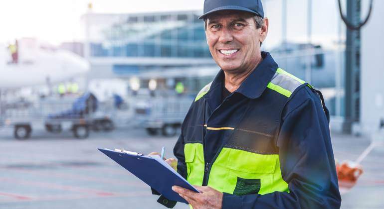 aeropuerto-trabajador-770-dreamstime.jpg